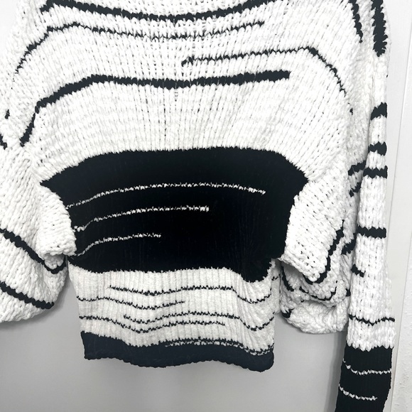 Hand made sweater, one of a kind, soft, sexy and very feminine ❤️ - Picture 1 of 7